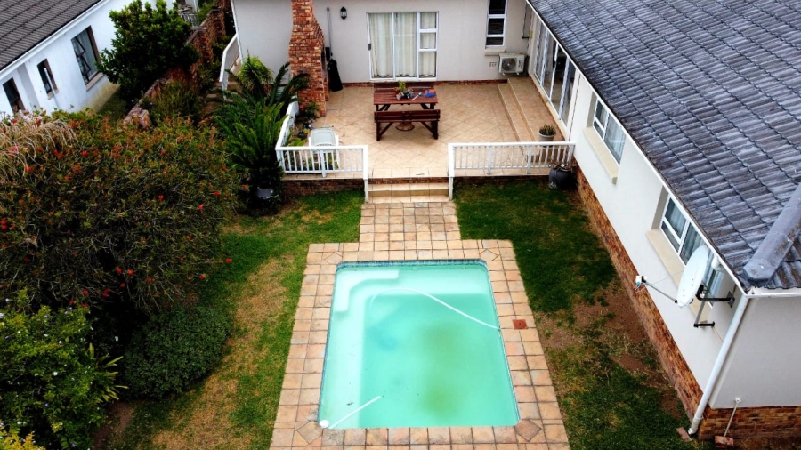 6 Bedroom Property for Sale in Kidds Beach Eastern Cape